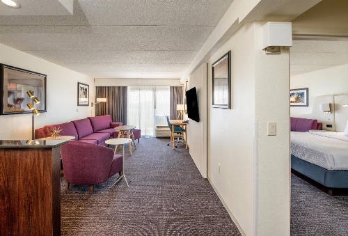 Crowne Plaza Milwaukee South image 1