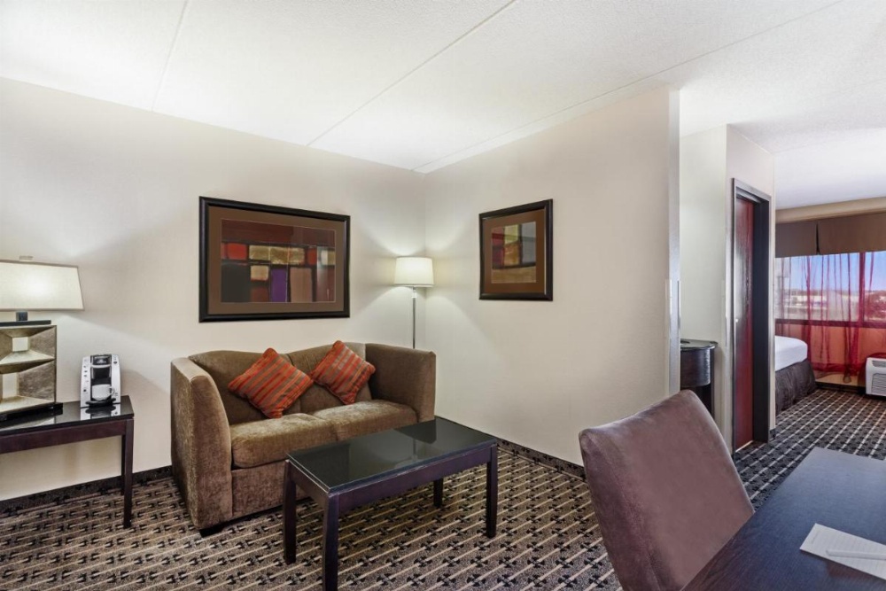 Crowne Plaza Milwaukee South Image 43